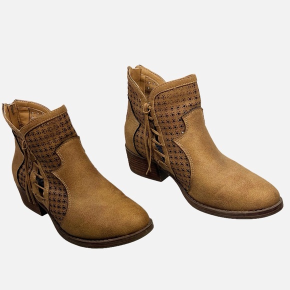 Very G Mata Vegab Suede Tan Tassle Back Zip Laser Cut Short Boots Womens size 9 - Picture 2 of 13